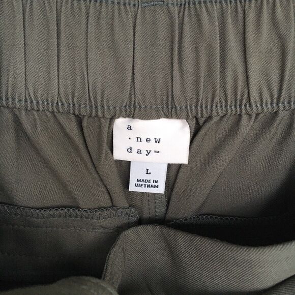 A New Day Paperbag Shorts Size L Tie High Waist Olive Green Wide leg  Boho - Picture 5 of 10